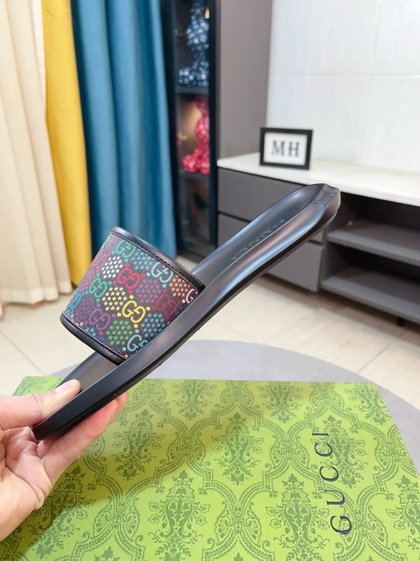 Men's shoes 💰260🌹🌹 (gucci-Gucci) New men's slippers, high-end boutique, made of cowhide, with exquisite embossed logo decoration on the upper, fine workmanship, super soft soles, casual, loose and comfortable, a must-have in summer! \nsize：38-44